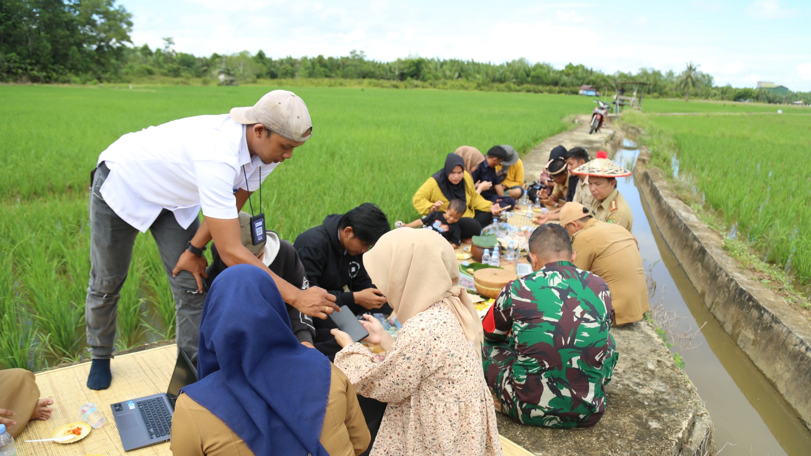 BERITA GAMBAR SIMPATIK